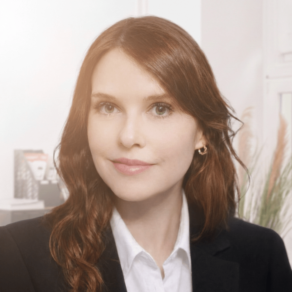 Porträt von Carina Kulik, Ärztin – Psychiatrie, Psychosomatik, Schmerztherapie und medizinische Cannabis-Therapie